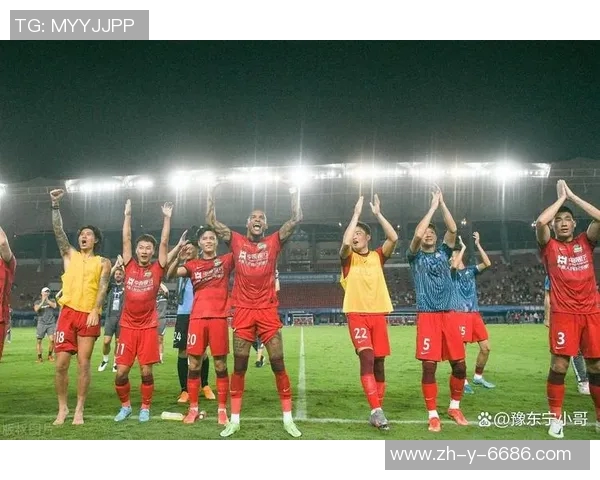 从草根到巨星一位足球队核心球星的成长故事与荣耀时刻 从草根到巨星一位足球队核心球星的成长故事与荣耀时刻